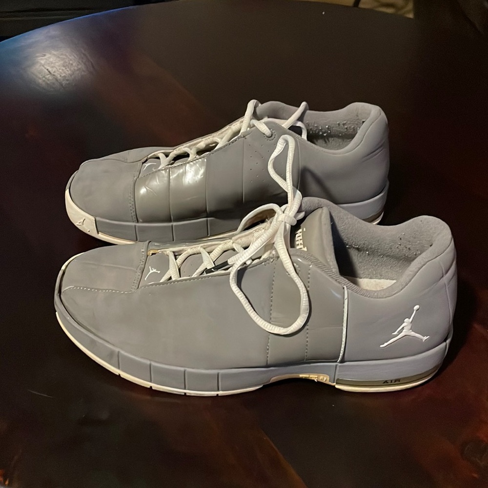 Men’s Air Jordan TE2 size 10 grey